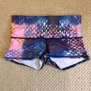 Hot yoga shorts. Buti yoga